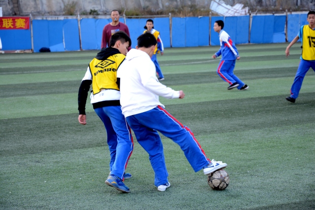 中超争夺战：4分钟内丢两球 老牌球队2-3逆转失利 新任教练三轮战绩惨淡